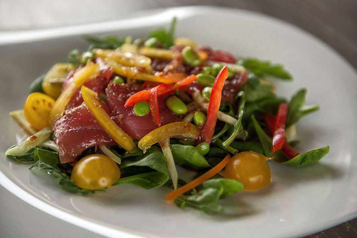 Рекомендую салат с тунцом и бобами в тайском стиле за 355 гривен!